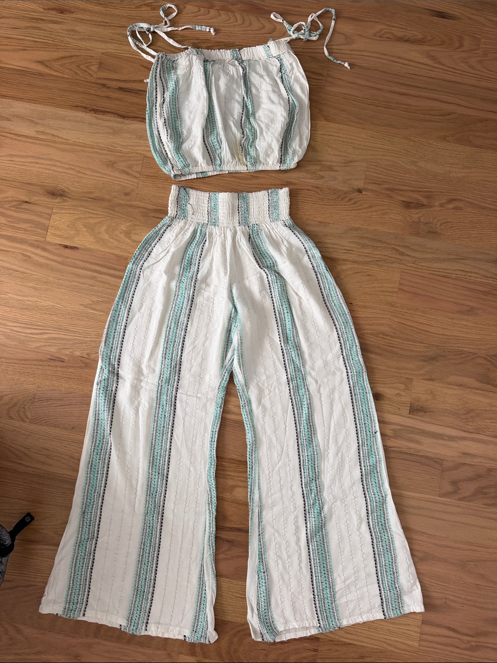 Elan White And Miny Striped Set